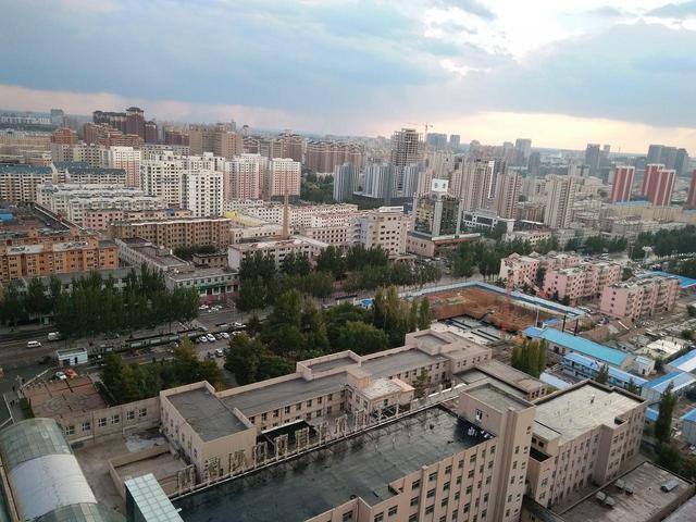 鄂尔多斯，天边草原的壮美画卷